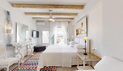 Elegant Sea View Suite