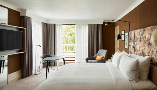 Superior Room, Guest room, 1 King, High floor, Balcony