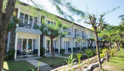Superior Modern Room with Pool and Garden View