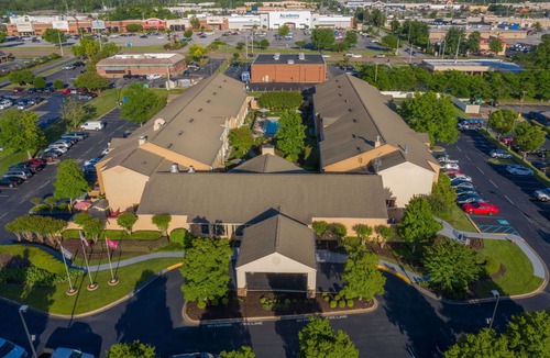 Twin Brook Hotel | Sonesta Select Chattanooga Hamilton Place