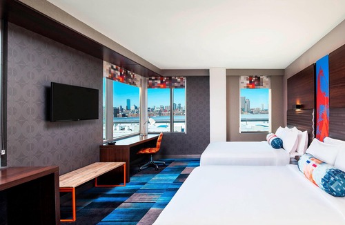 D Street - West Broadway Hotel | Aloft Boston Seaport District