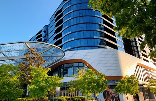 Glen Waverley Hotel | Skygarden: Luxury condo in central location