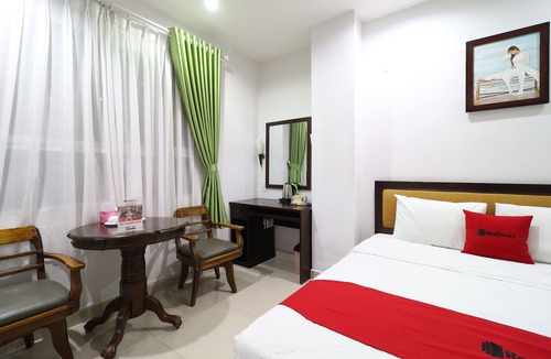 Tan Binh Hotel | RedDoorz Plus near Hoang Van Thu Park 1