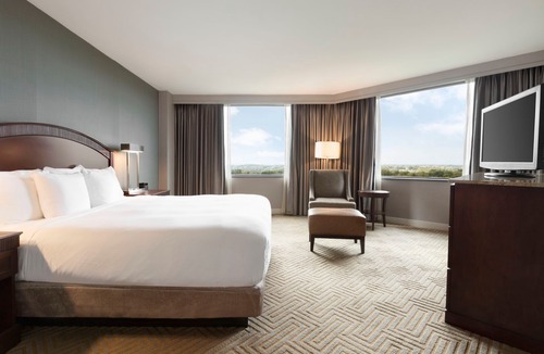 East Brunswick Hotel | Hilton East Brunswick