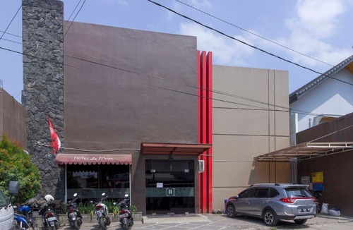 North Cirebon Hotel | RedDoorz Near Pasar Pagi Cirebon