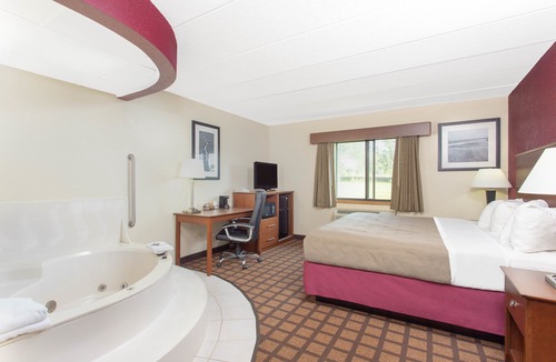 Burlington Hotel | AmericInn by Wyndham Burlington