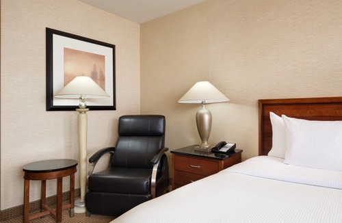 O'Hare Hotel | Hilton Chicago O'Hare Airport