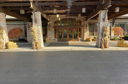 Mundelein Hotel | DoubleTree by Hilton Libertyville-Mundelein