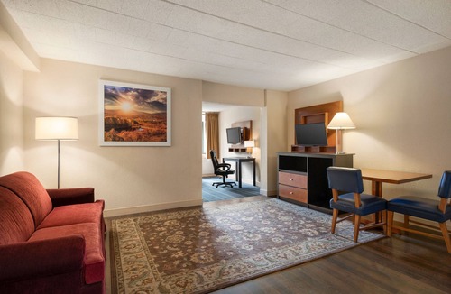 Allentown Hotel | Days Hotel by Wyndham Allentown Airport / Lehigh Valley