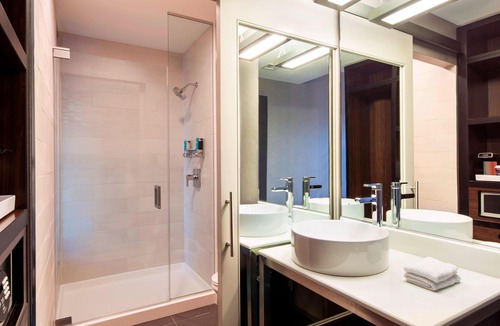 D Street - West Broadway Hotel | Aloft Boston Seaport District