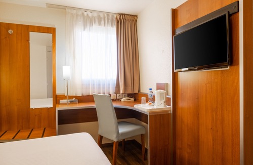 Colombier-Saugnieu Hotel | Comfort Hotel Aeroport Lyon St Exupery