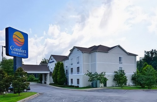Farmers Hotel | Comfort Inn & Suites Morehead