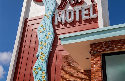 Northeast Miami Hotel | Selina Gold Dust