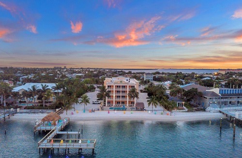 Fort Pierce Hotel | Hutchinson Island Plaza Hotel & Suites