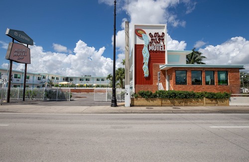 Northeast Miami Hotel | Selina Gold Dust