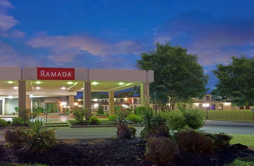 Louisville Hotel | Ramada by Wyndham Louisville North