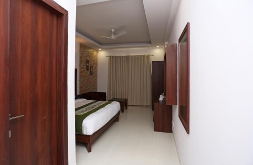 Mahipalpur Hotel | Hotel Arch -Stunning Double Room Near Aerocity New Delhi