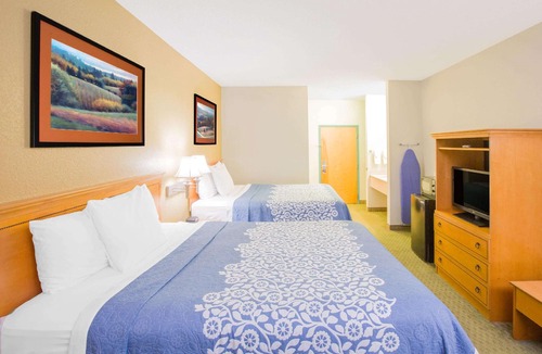 Hattiesburg Hotel | Days Inn by Wyndham Hattiesburg MS