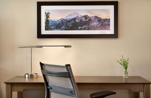 Burlington Hotel | La Quinta Inn & Suites by Wyndham Burlington