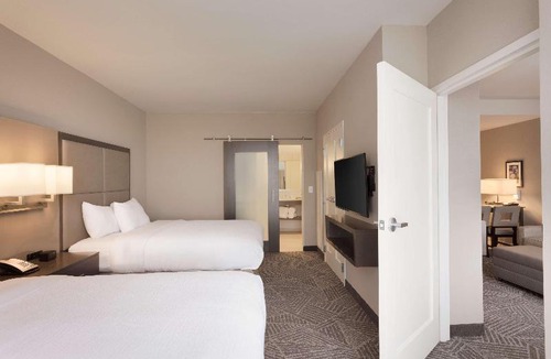 Olathe Hotel | Embassy Suites Kansas City/Olathe