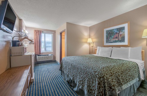 Jamestown Hotel | Days Inn by Wyndham Jamestown