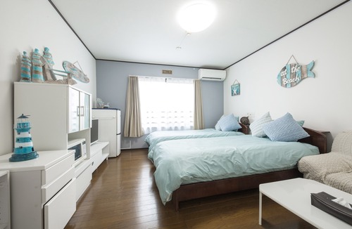 Maeganeku Hotel | Flat Peace Chair House