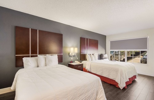 North Trail Hotel | SureStay Hotel by Best Western Sarasota North