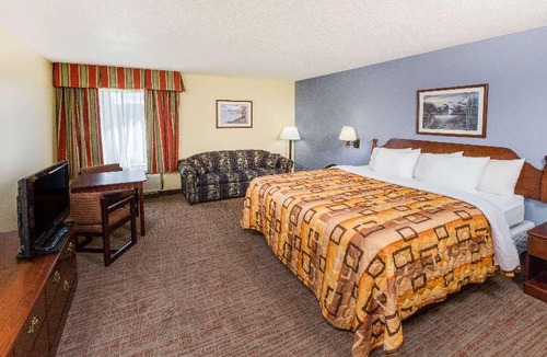 Rayne Hotel | Days Inn by Wyndham Rayne