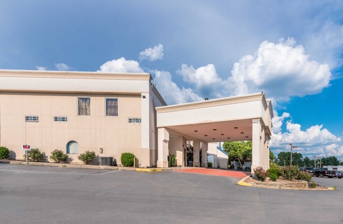Roselawn Finance Hotel | Quality Inn & Suites
