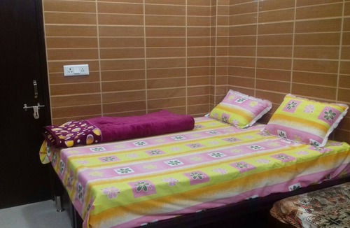 Lajpat Nagar Hotel | Posh, Safe Foreigner Area Lajpat Ngar Luxury Room
