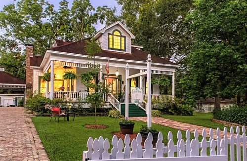 Jefferson Hotel | White Oak Manor Bed & Breakfast