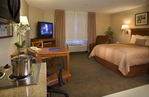 Fredericksburg Hotel | Candlewood Suites Fredericksburg, an IHG Hotel