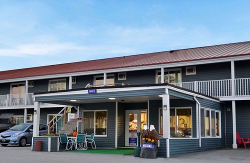 Ellsworth Hotel | Colonial Inn Ellsworth