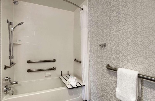 Frederick Hotel | Hampton Inn & Suites Frederick/Fort Detrick