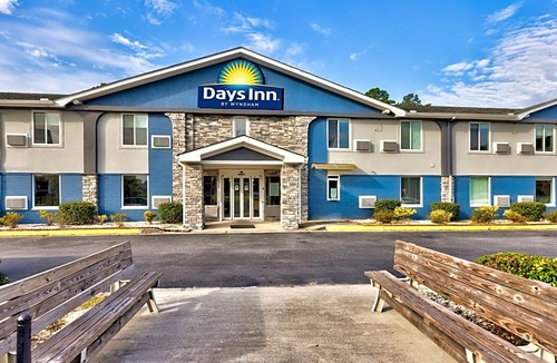 Fleming Hotel | Days Inn by Wyndham Savannah Gateway I-95