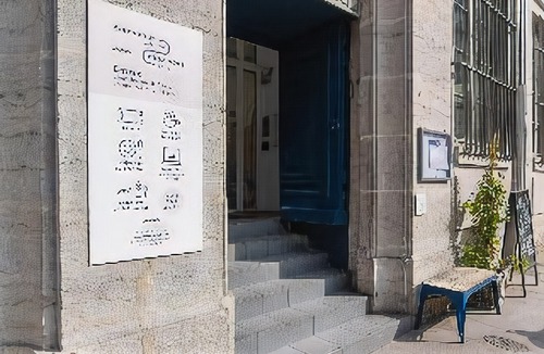 Griffon - Royale Hotel | Away Hostel & Coffee Shop