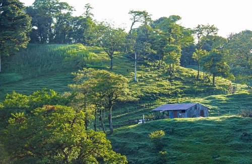 Quebrada Grande Hotel | Burbi Lake Lodge