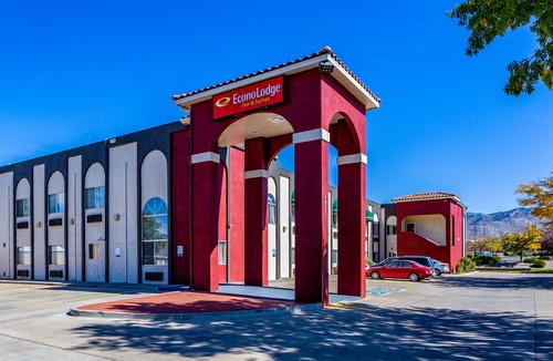 Princess Jeanne Hotel | Econo Lodge Inn & Suites