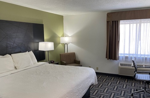 Springdale Hotel | La Quinta Inn by Wyndham Cincinnati North