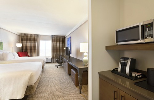 South Hills Hotel | Hilton Garden Inn Pittsburgh Airport South-Robinson Mall