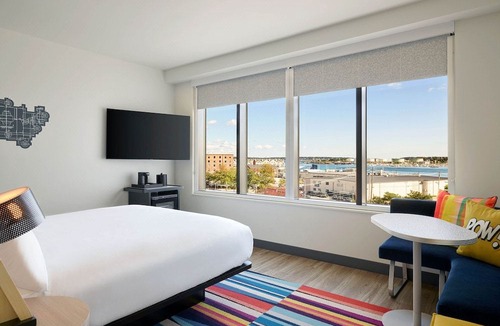 Portland Hotel | Aloft Portland, ME