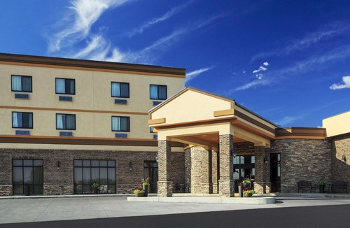 Dickinson Hotel | Roosevelt Grand Dakota, SureStay Collection By Best Western