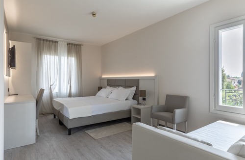 Novellara Hotel | Hotel Villa Petra