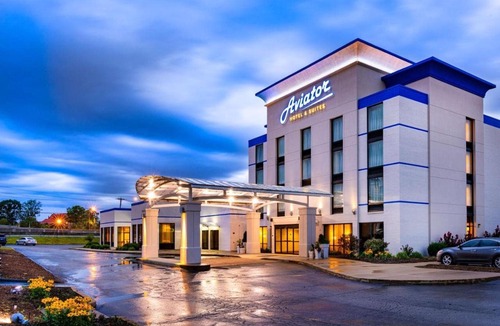 Mehlville Hotel | Aviator Hotel & Suites, BW Signature Collection