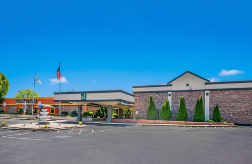 East York Hotel | Quality Inn & Suites York