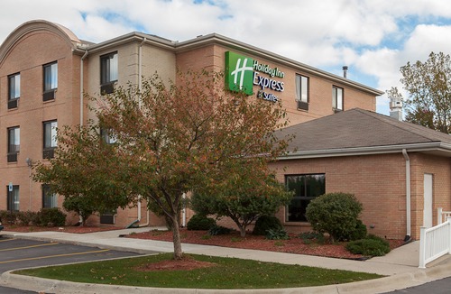 Canton Hotel | Holiday Inn Express Hotel & Suites Canton, an Ihg Hotel