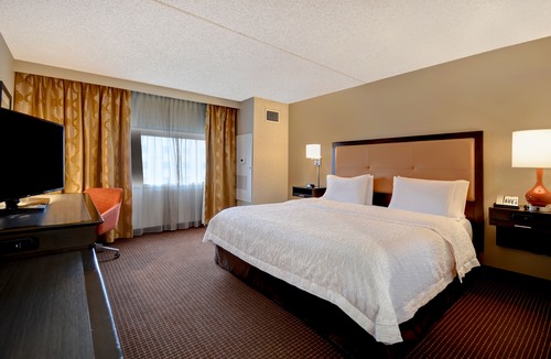 Queens Hotel | Hampton Inn NY-JFK