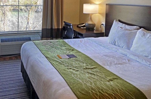 Connellsville Hotel | Comfort Inn