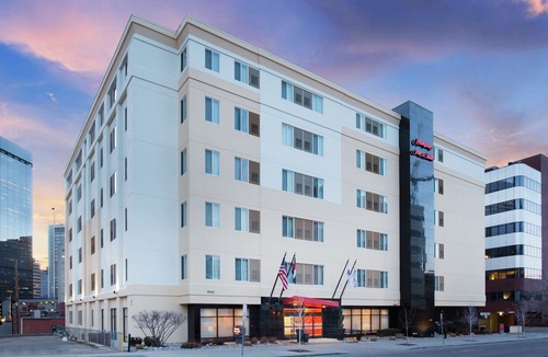Uptown Hotel | Hampton Inn & Suites Denver-Downtown