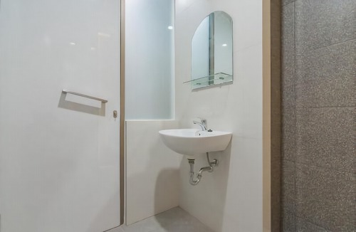 West Cirebon Hotel | RedDoorz Plus @ Cirebon City Center